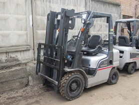 Погрузчик Nissan P1F2A25W