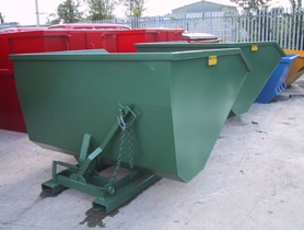 Самоопрокидывающийся контейнер с управлением из кабины