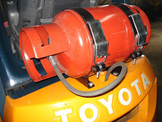 Газовый балон на погрузчике.