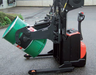 Захват для бочек на штабелер