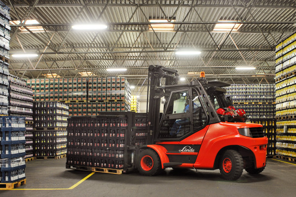 Погрузчик Линда на складе