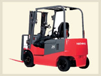 Погрузчики Nichyu для работы в контейнерах.